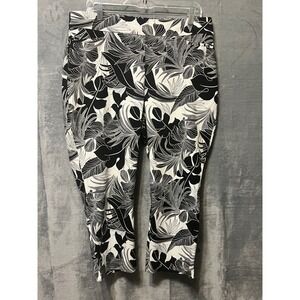 Chico's Women's 2.5P 14P Black‎ White Leaf Print Crop Pants Comfort Fit Stretch